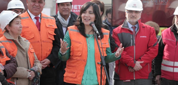 Punto de prensa de la ministra Paola Tapia luego de visitar junto a vecinos de Pedro Aguirre Cerda la estación intermodal Lo Valledor