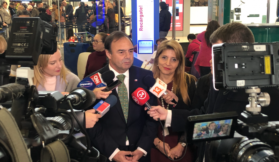 Ministro (s) Domínguez y Subsecretaria Gidi en punto de prensa