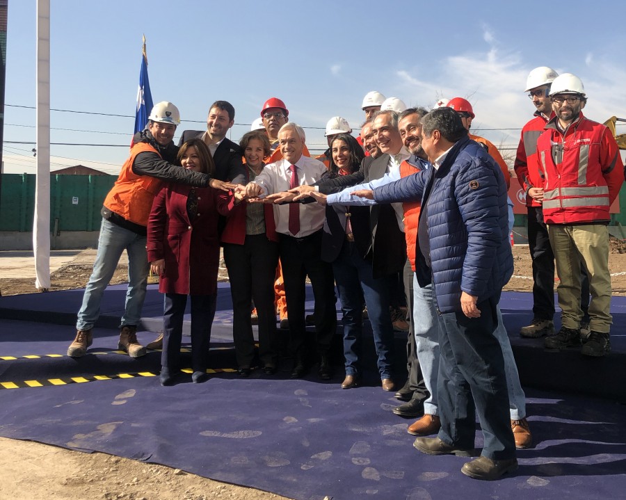 Autoridades, vecinos y trabajadores en inicio de obras