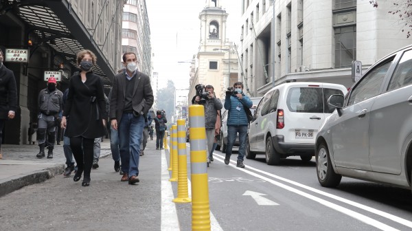 Ministra Hutt y alcalde Alessandri lanzan plan piloto de movilidad Covid-19 en calle agustinas de Santiago