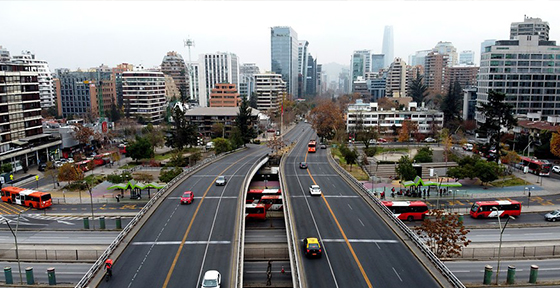 Flujos vehiculares presentan nuevo incremento durante la última semana en Santiago y regiones