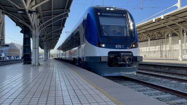 Ministra Gloria Hutt presentó los nuevos trenes para servicio Rancagua - Alameda