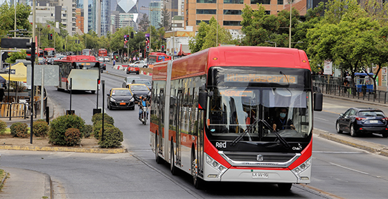 Contraloría da luz verde a licitación de empresas que operarán nuevos servicios de transporte público metropolitano con más de 1.630 buses estándar red